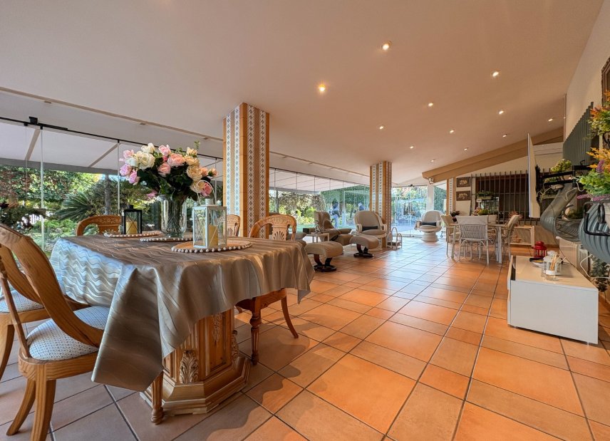 Resale - Country House -
Elche - Altzabares Alto