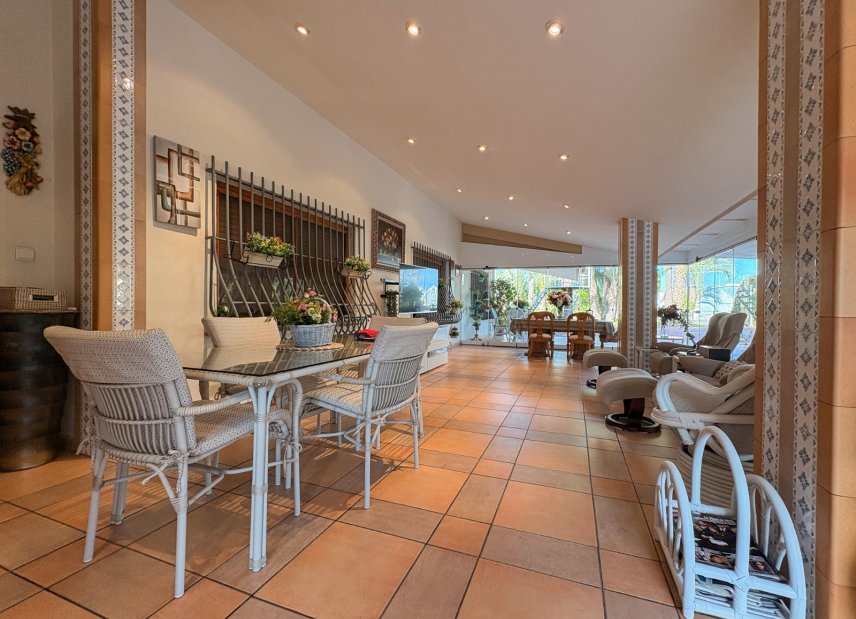 Resale - Country House -
Elche - Altzabares Alto