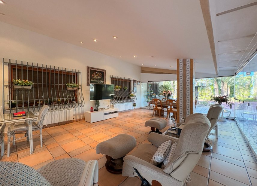 Resale - Country House -
Elche - Altzabares Alto