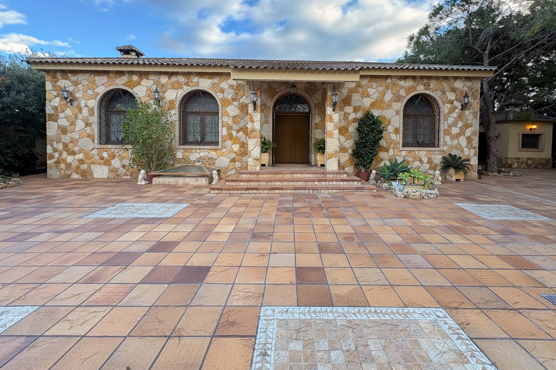 Resale - Country House -
Elche - Altzabares Alto