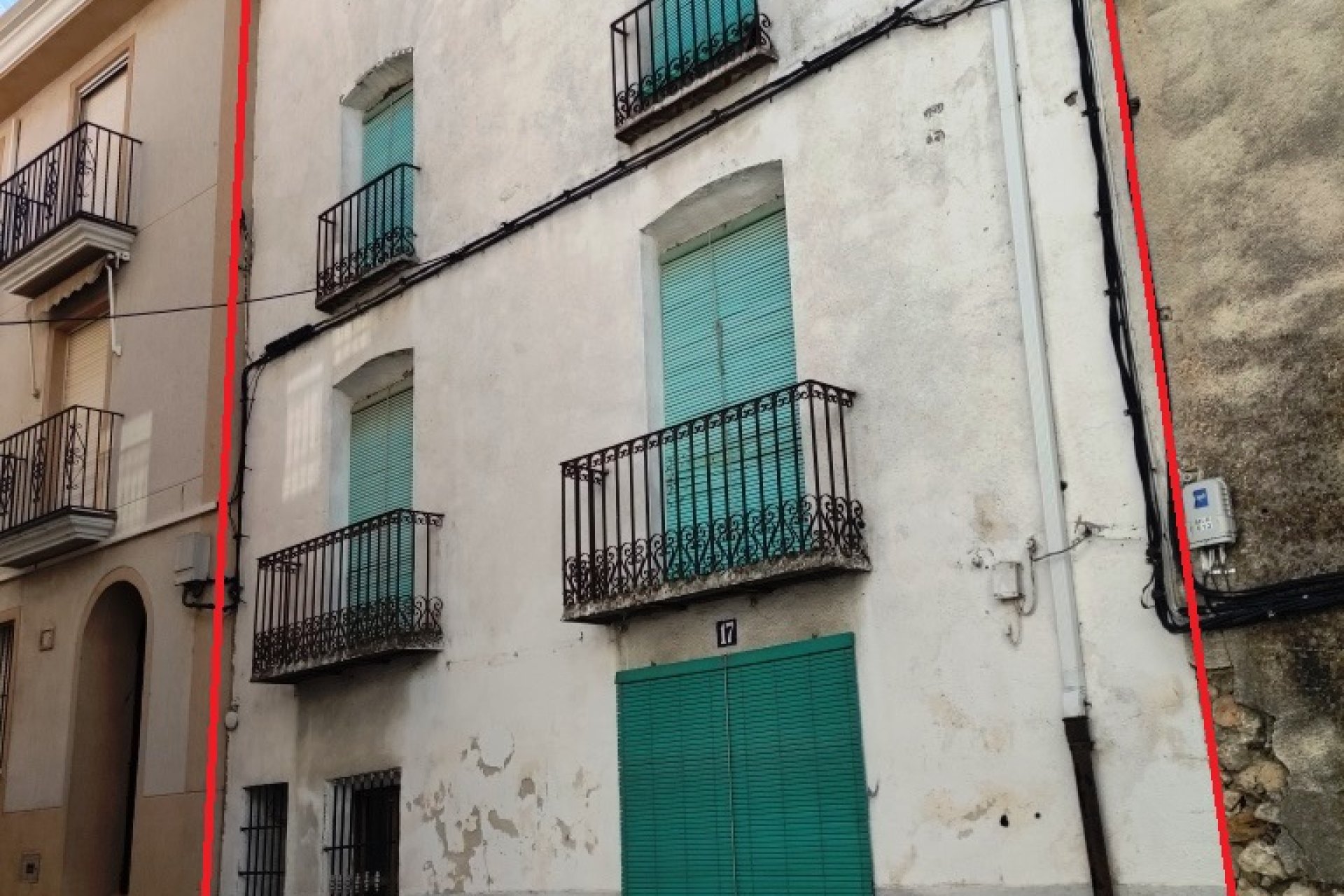 Resale - Townhouse -
Agres - town