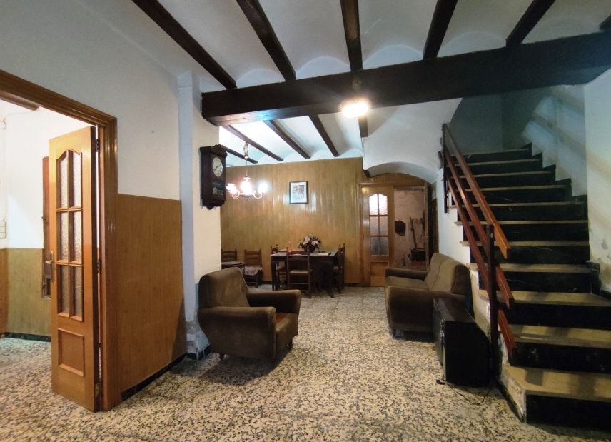 Resale - Townhouse -
Agres - town