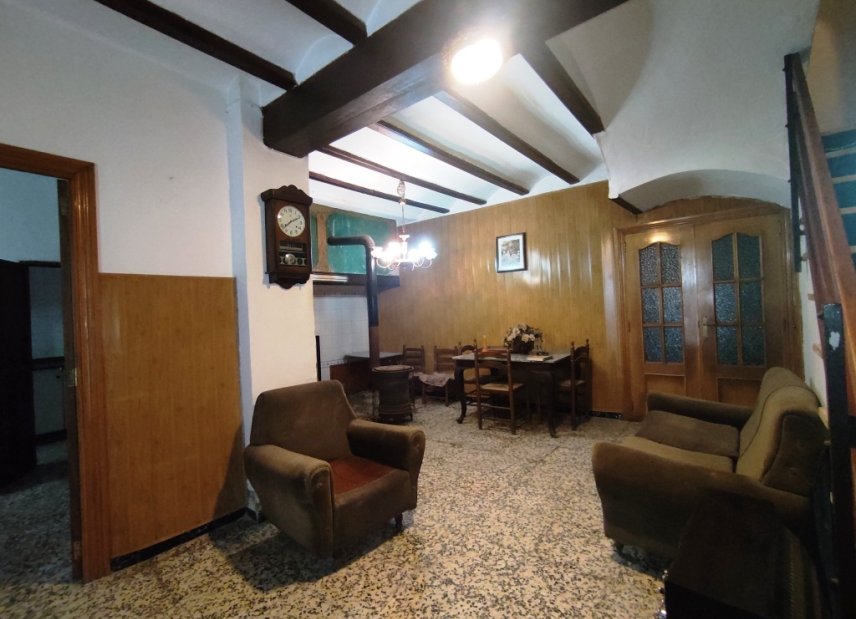 Resale - Townhouse -
Agres - town