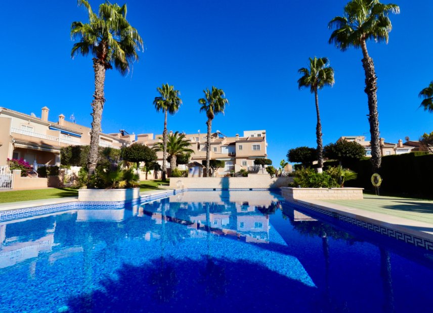 Resale - Townhouse -
Ciudad Quesada - Doña Pepa
