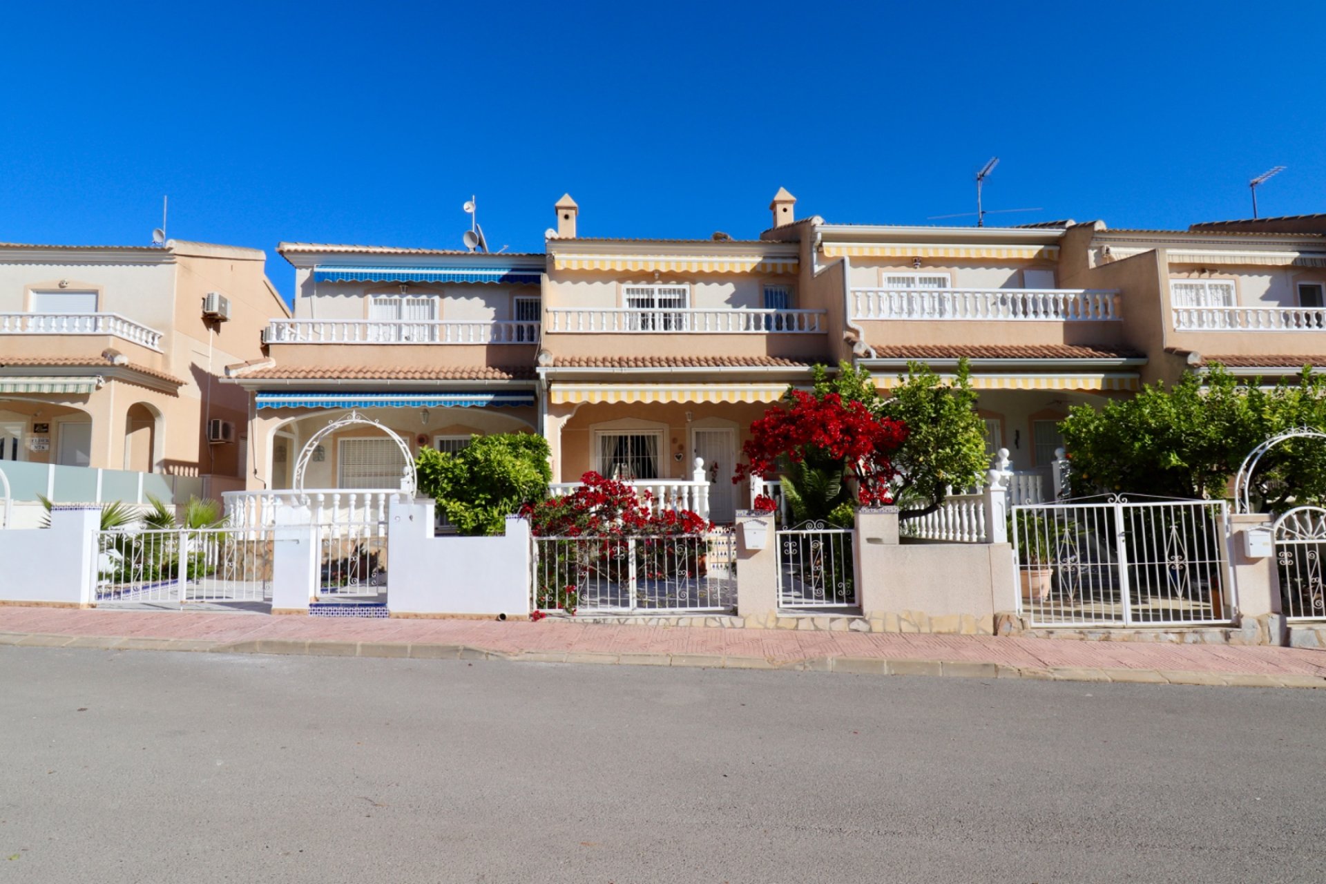 Resale - Townhouse -
Ciudad Quesada - Doña Pepa