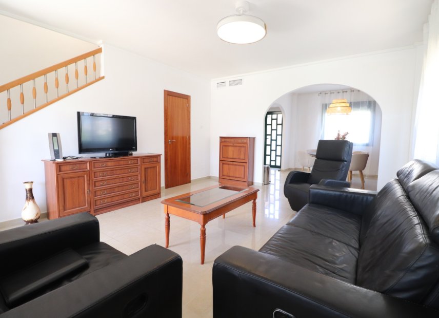 Resale - Townhouse -
Ciudad Quesada - Doña Pepa