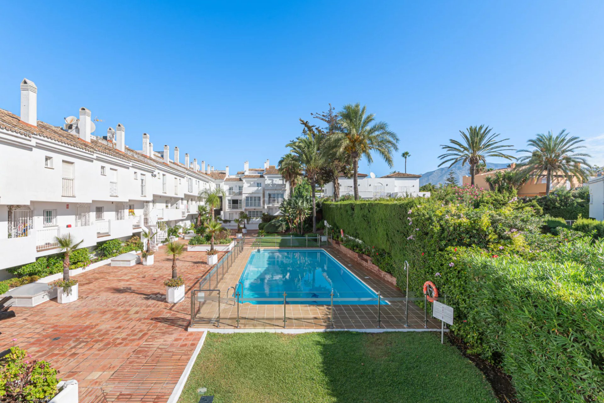 Resale - Townhouse -
Marbella - Puerto Banús