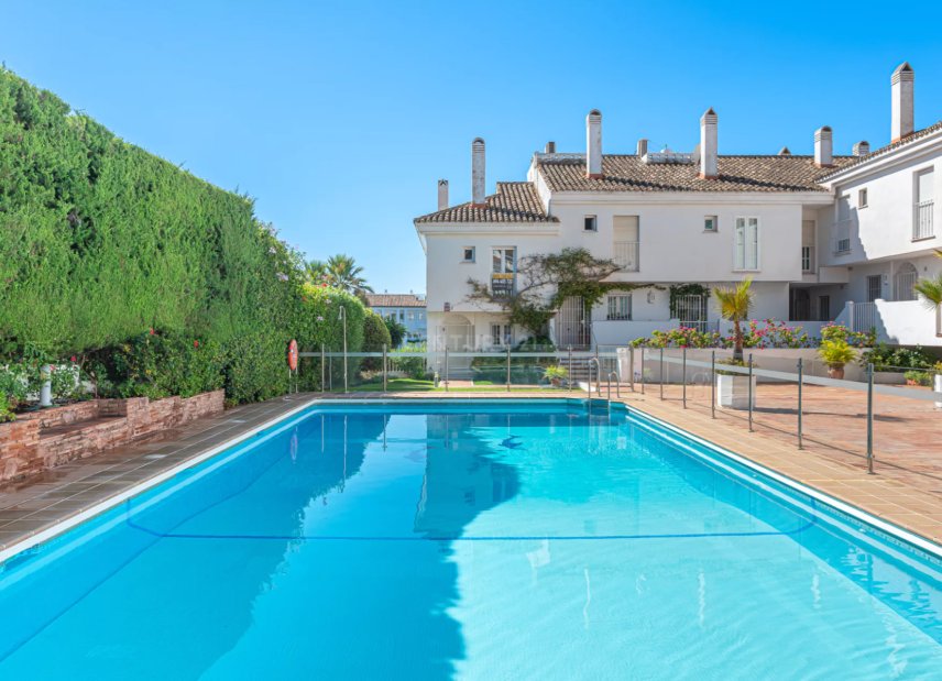 Resale - Townhouse -
Marbella - Puerto Banús