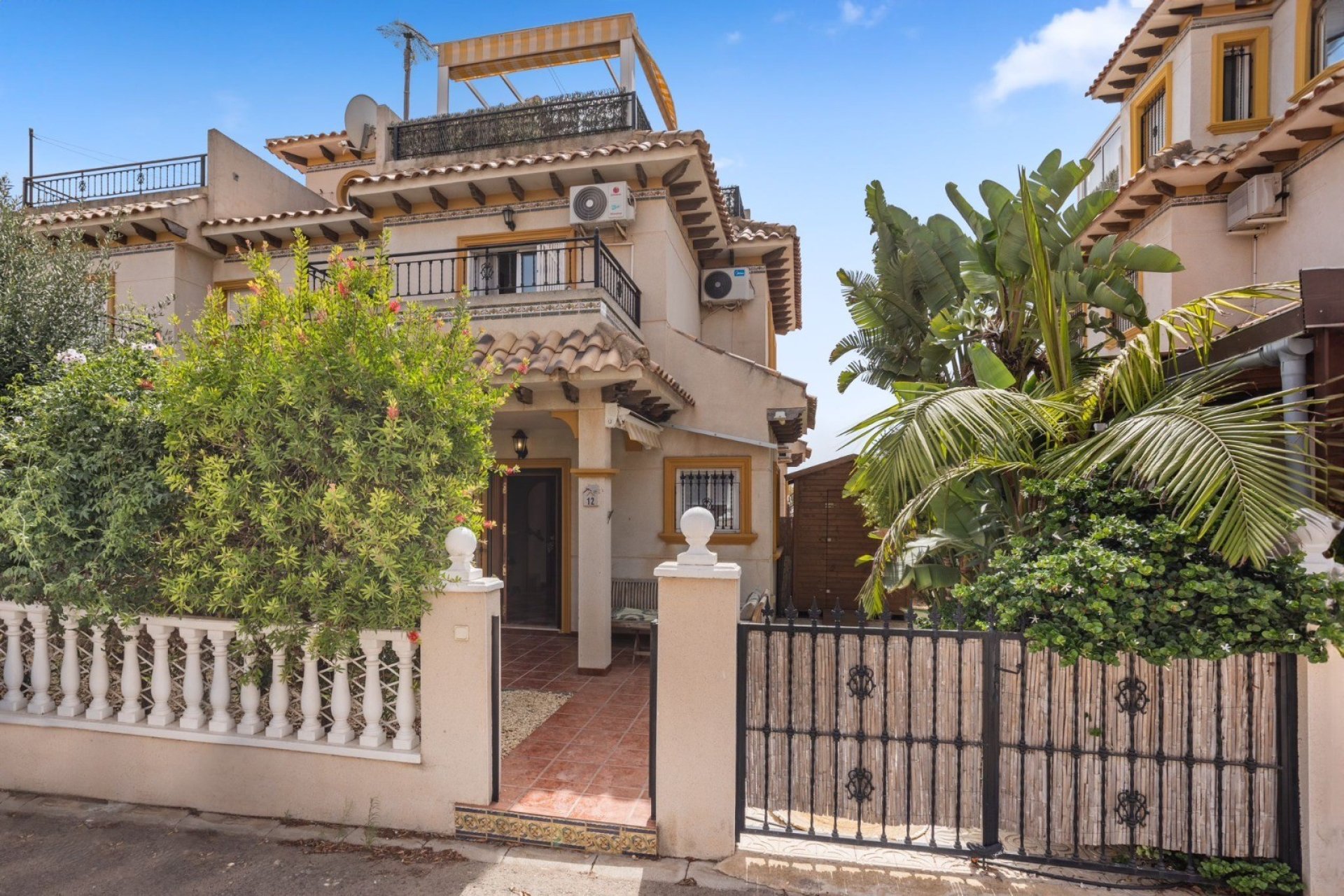 Resale - Townhouse -
Orihuela Costa - La Regia