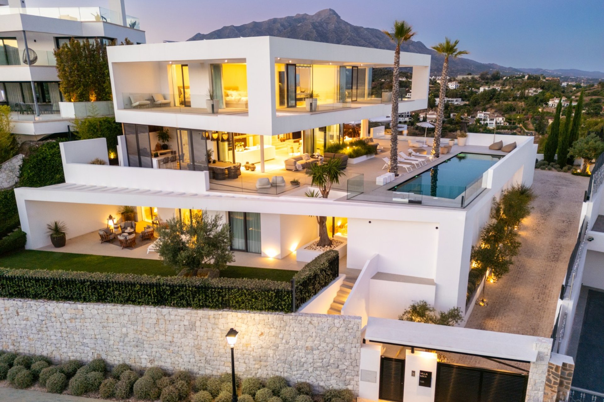 Resale - Villa -
Benahavis - La Quinta