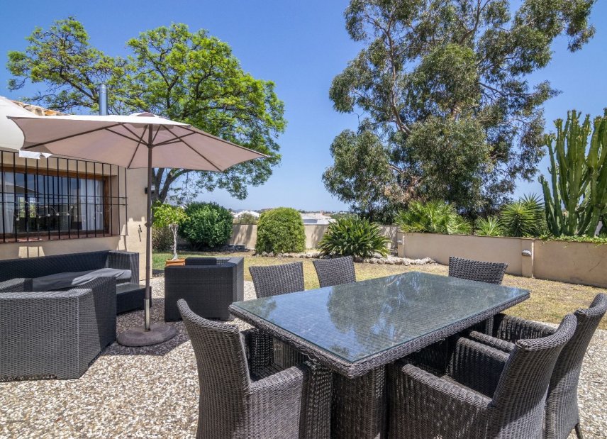 Resale - Villa -
Benahavis - La Quinta