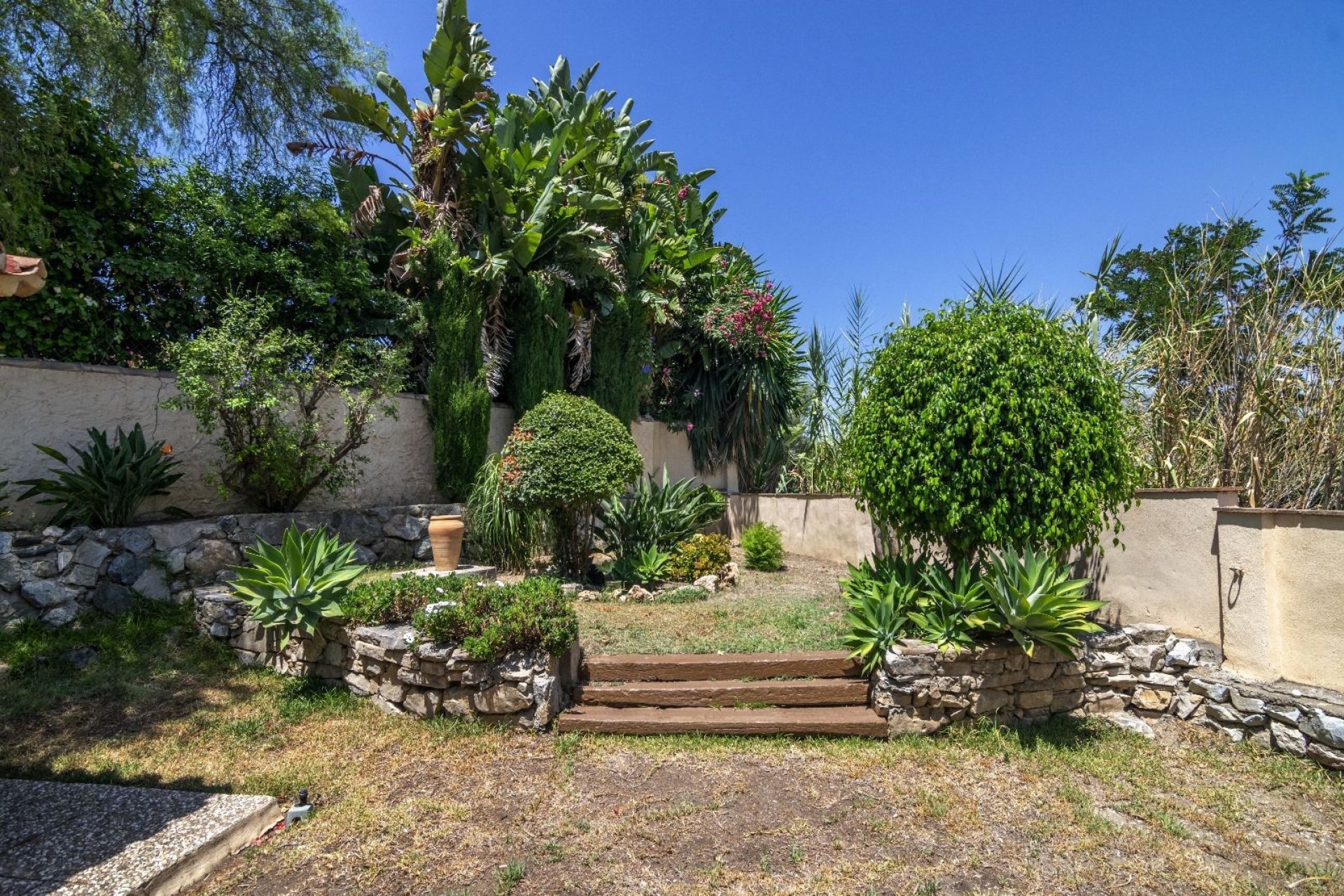 Resale - Villa -
Benahavis - La Quinta