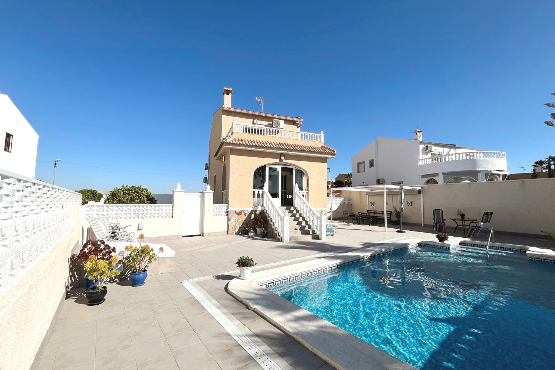 Resale - Villa -
Benijofar - Monte Azul