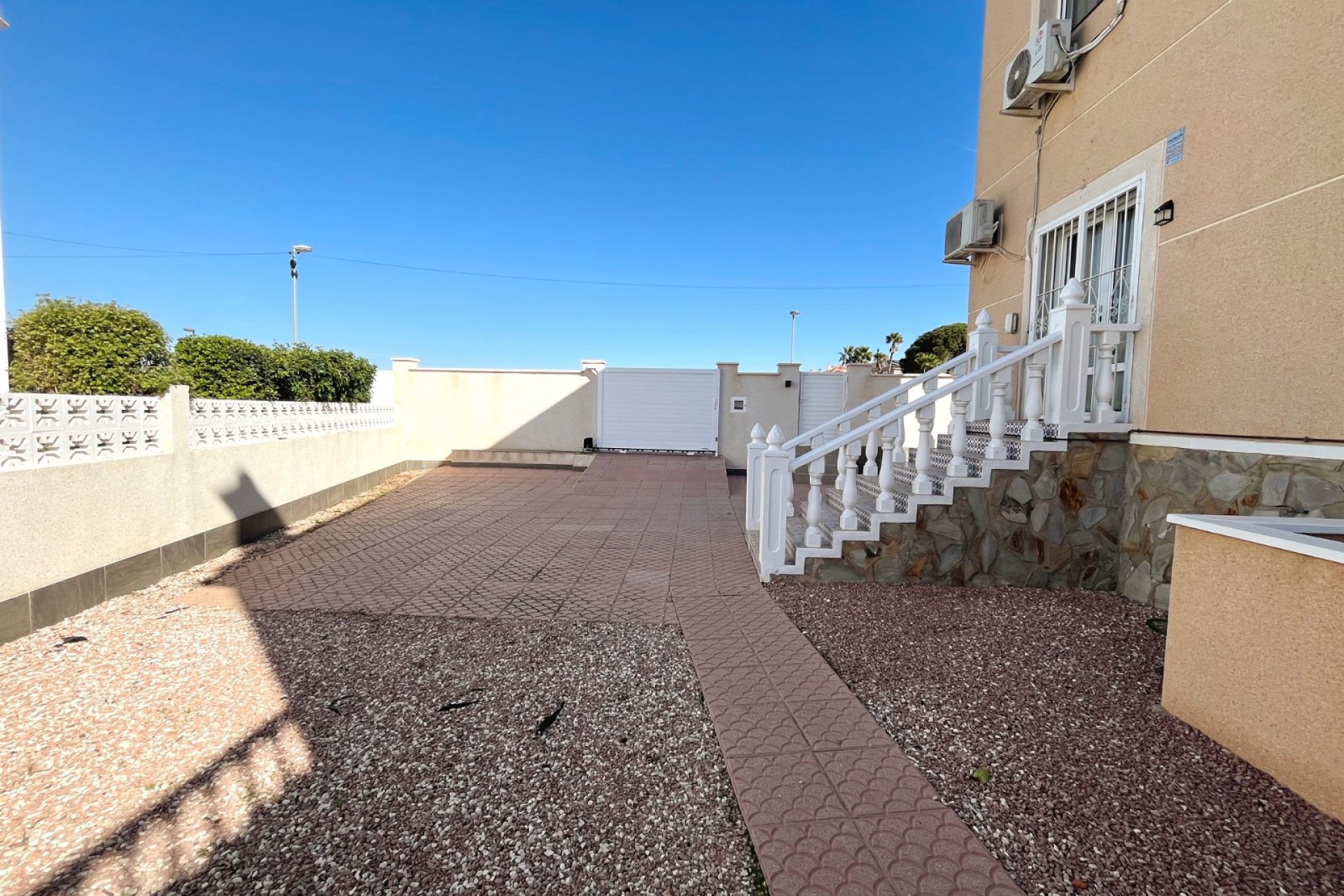 Resale - Villa -
Benijofar - Monte Azul