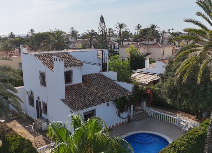 Resale - Villa -
Cabo Roig