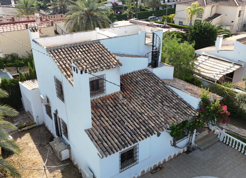 Resale - Villa -
Cabo Roig