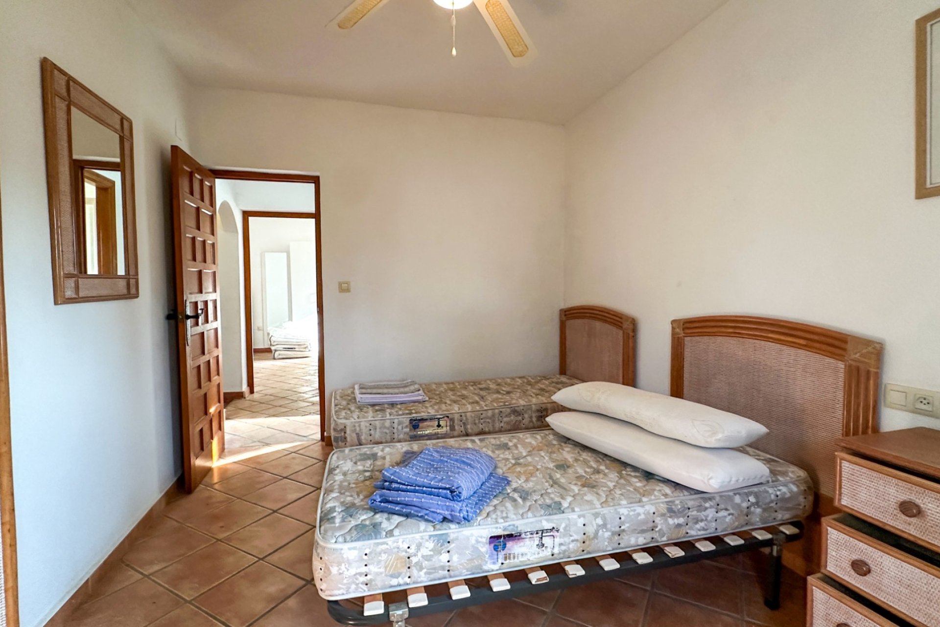 Resale - Villa -
Cabo Roig