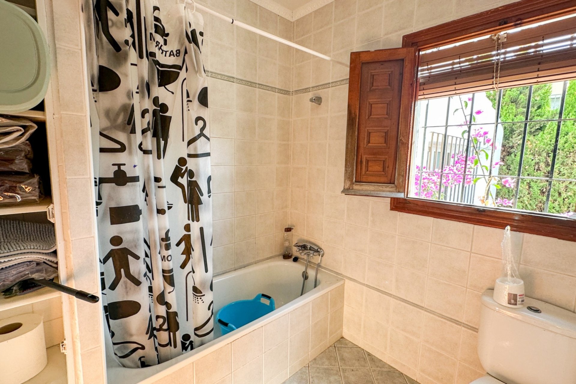 Resale - Villa -
Cabo Roig