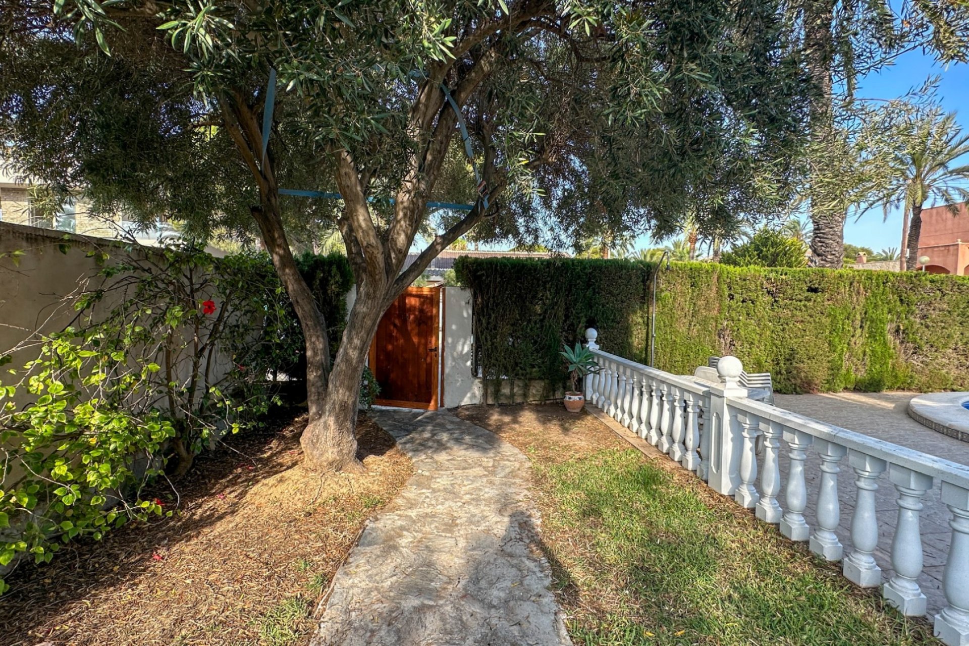 Resale - Villa -
Cabo Roig