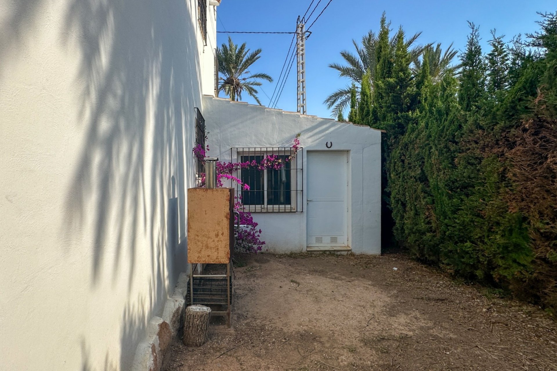 Resale - Villa -
Cabo Roig