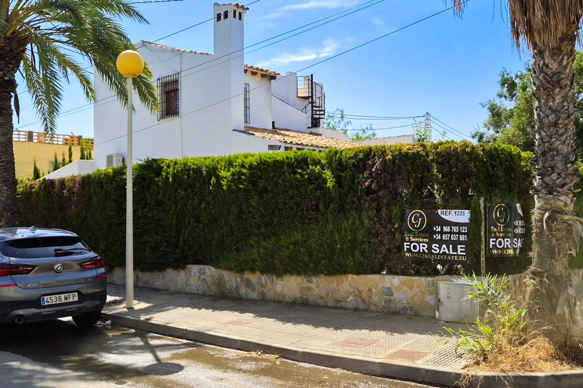 Resale - Villa -
Cabo Roig
