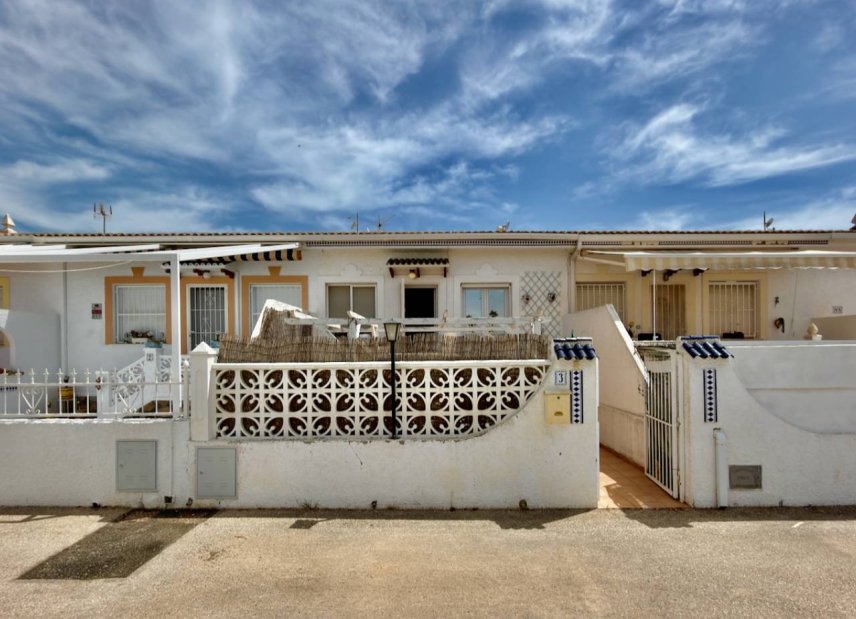 Resale - Villa -
Ciudad Quesada - Pueblo Bravo