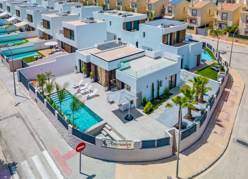 Resale - Villa -
El Campello - El Amerador
