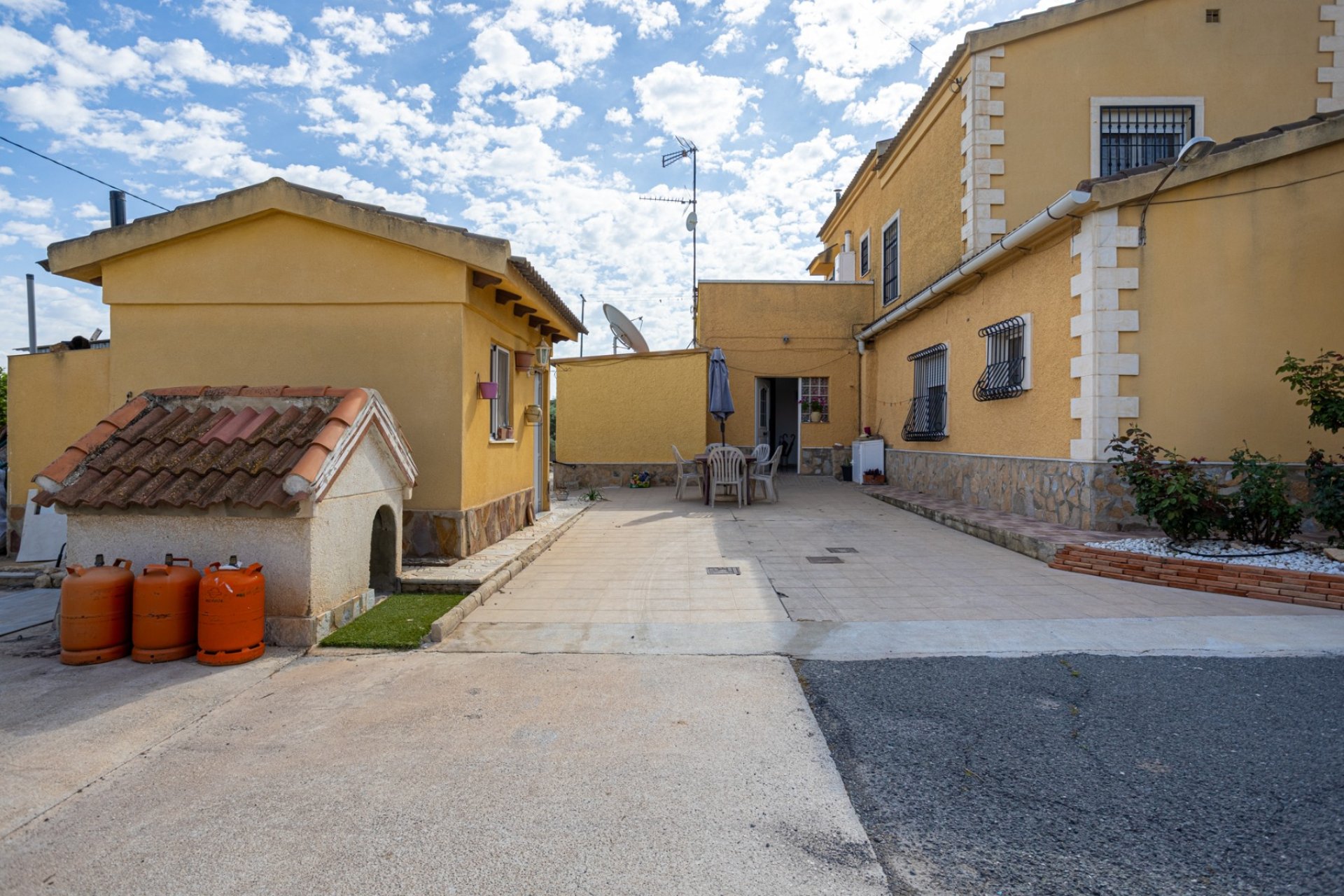 Resale - Villa -
Elche - La Hoya