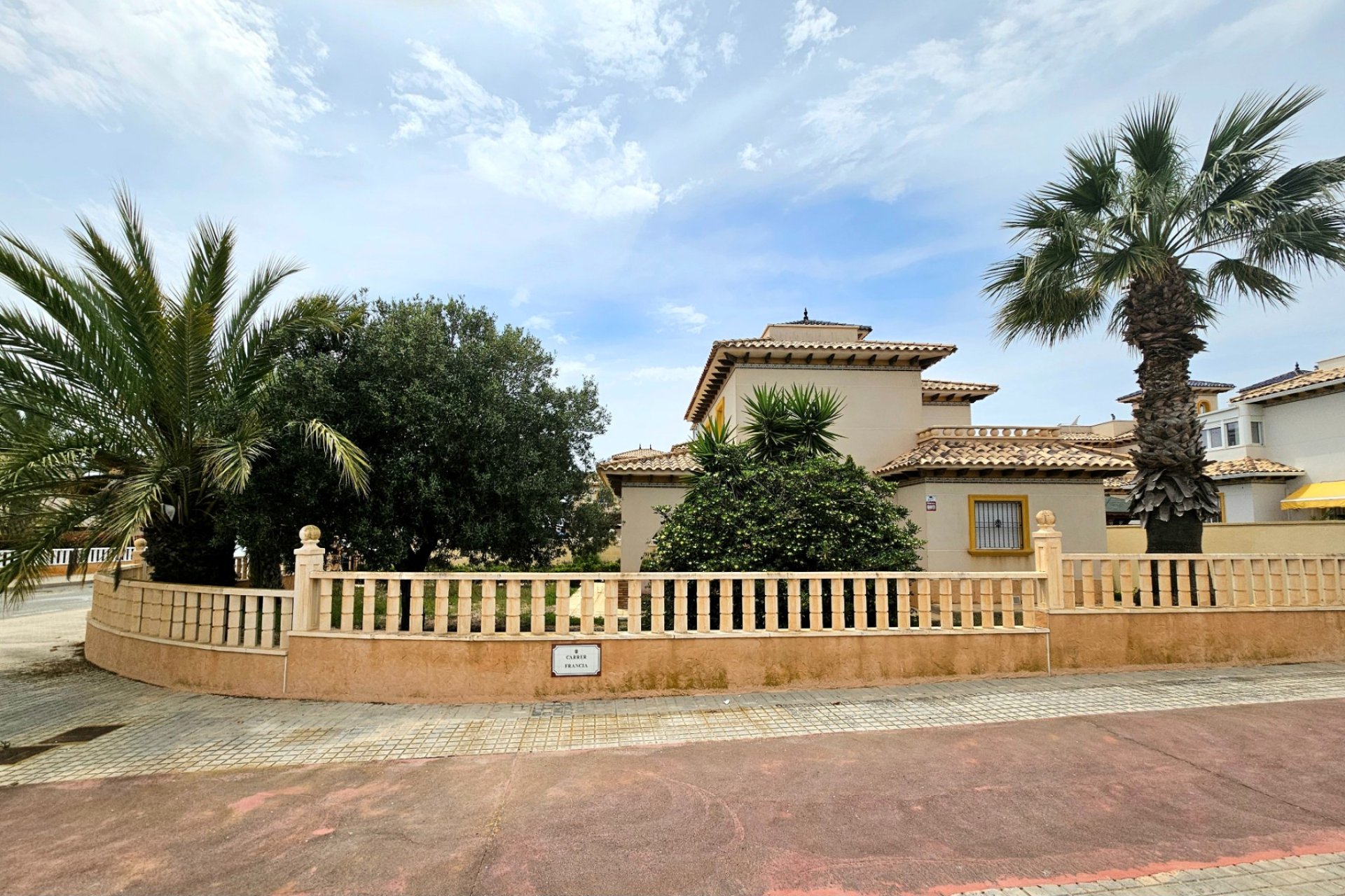 Resale - Villa -
Elche - La Marina