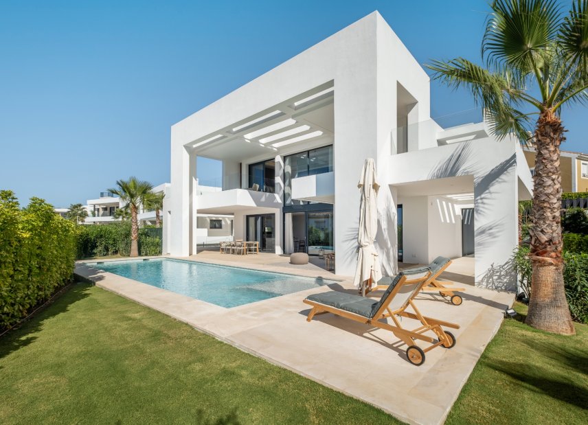 Resale - Villa -
Estepona - El Paraíso