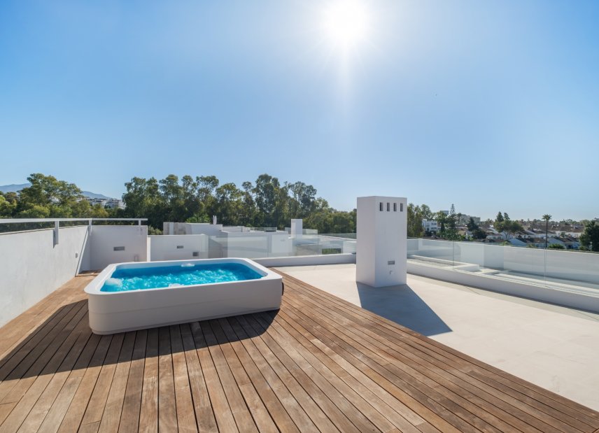 Resale - Villa -
Estepona - El Paraíso