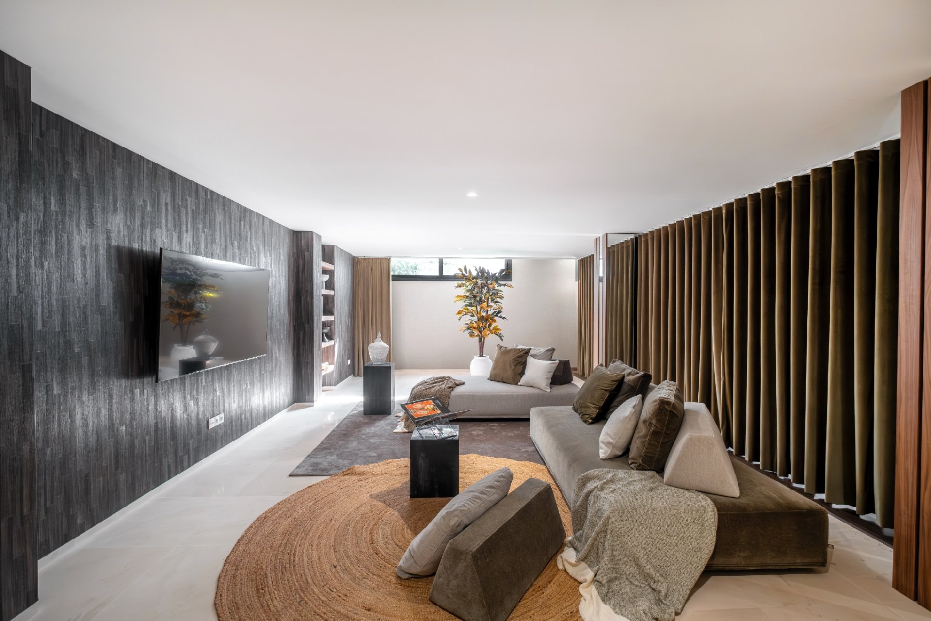 Resale - Villa -
Estepona - El Paraíso