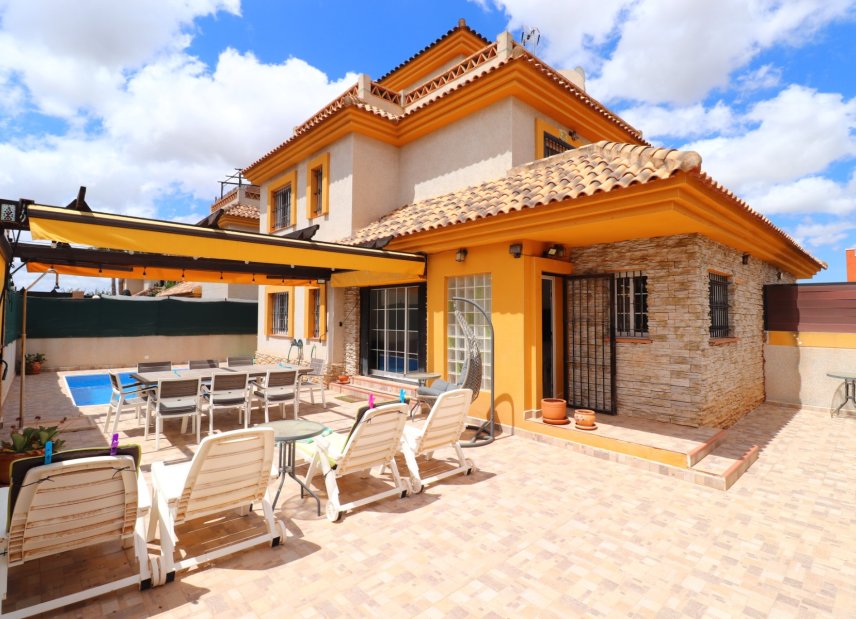 Resale - Villa -
Los Montesinos - La Herrada