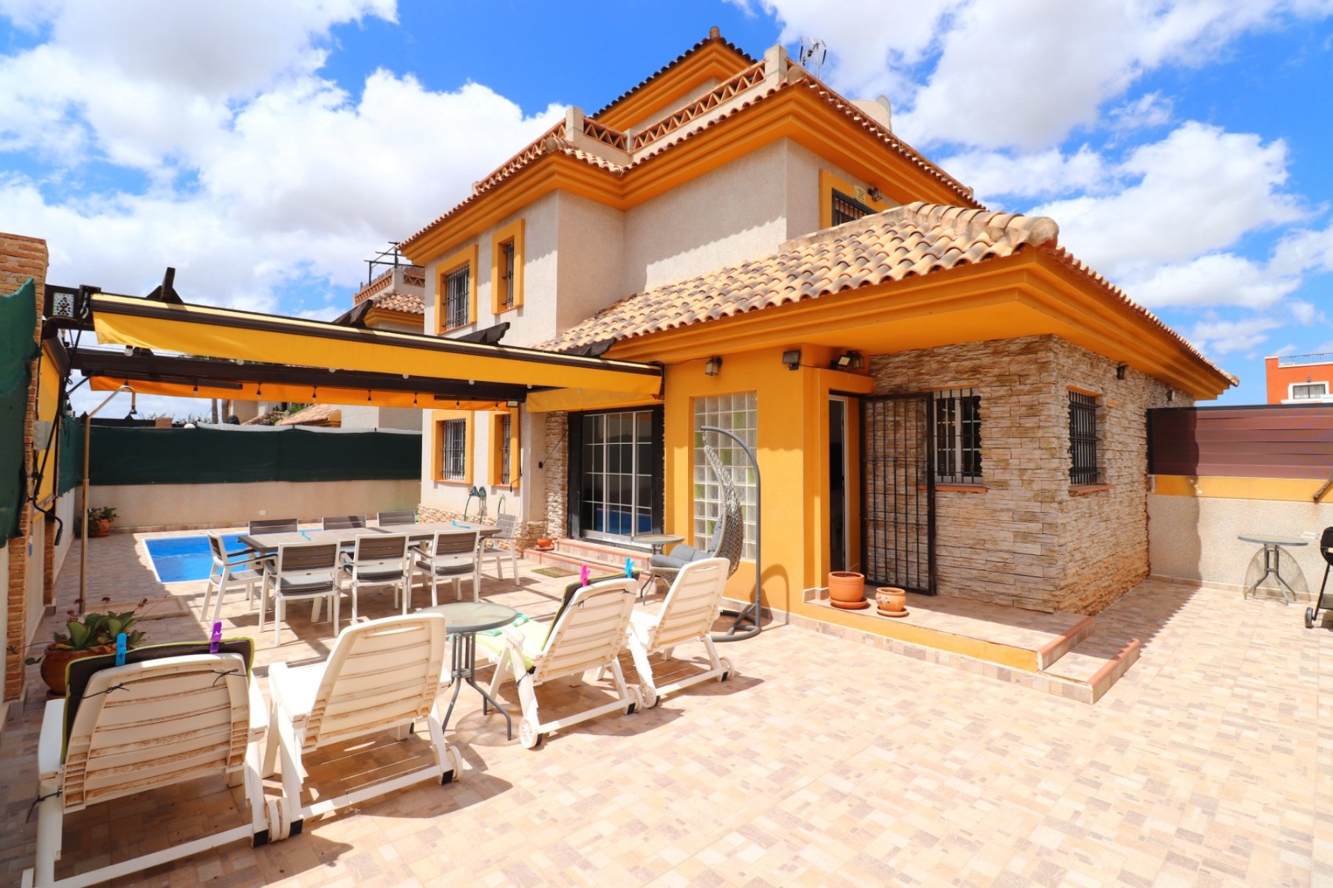 Resale - Villa -
Los Montesinos - La Herrada