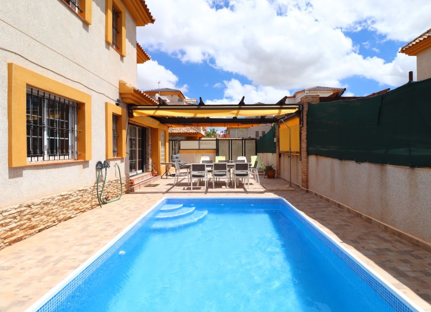 Resale - Villa -
Los Montesinos - La Herrada