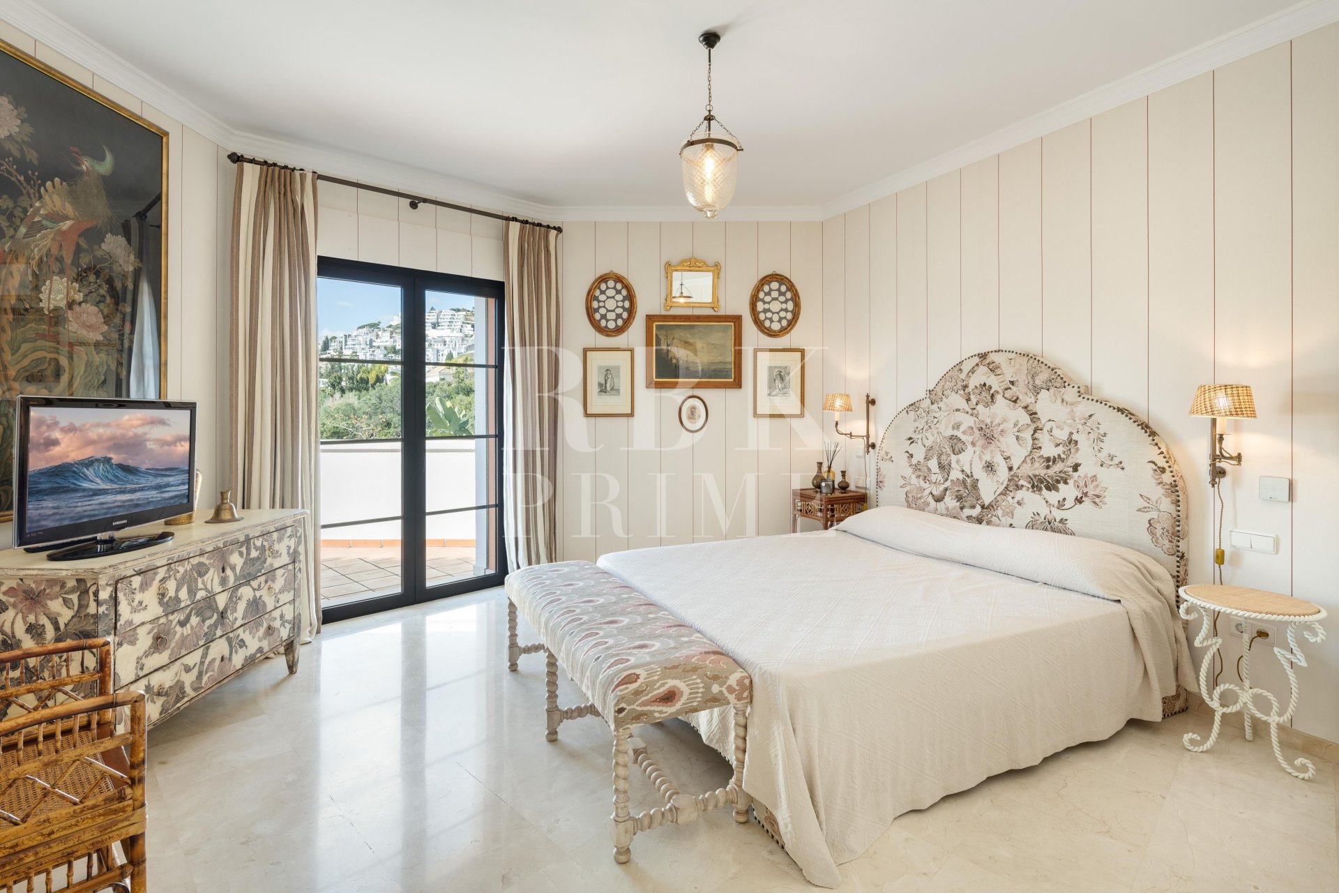 Resale - Villa -
Malaga - Benahavís