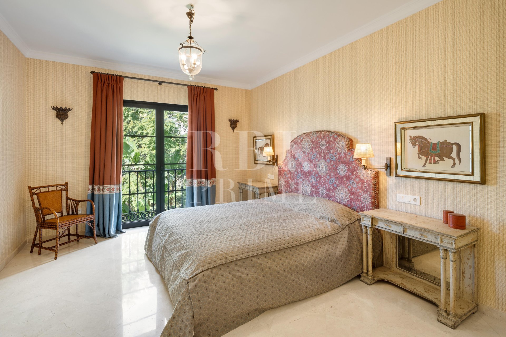 Resale - Villa -
Malaga - Benahavís