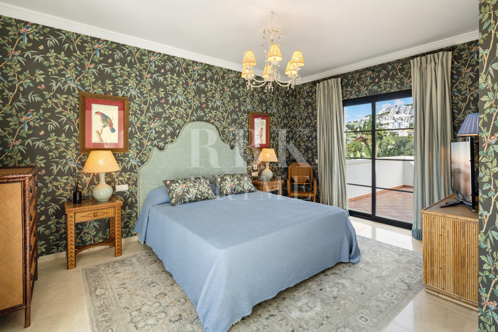 Resale - Villa -
Malaga - Benahavís
