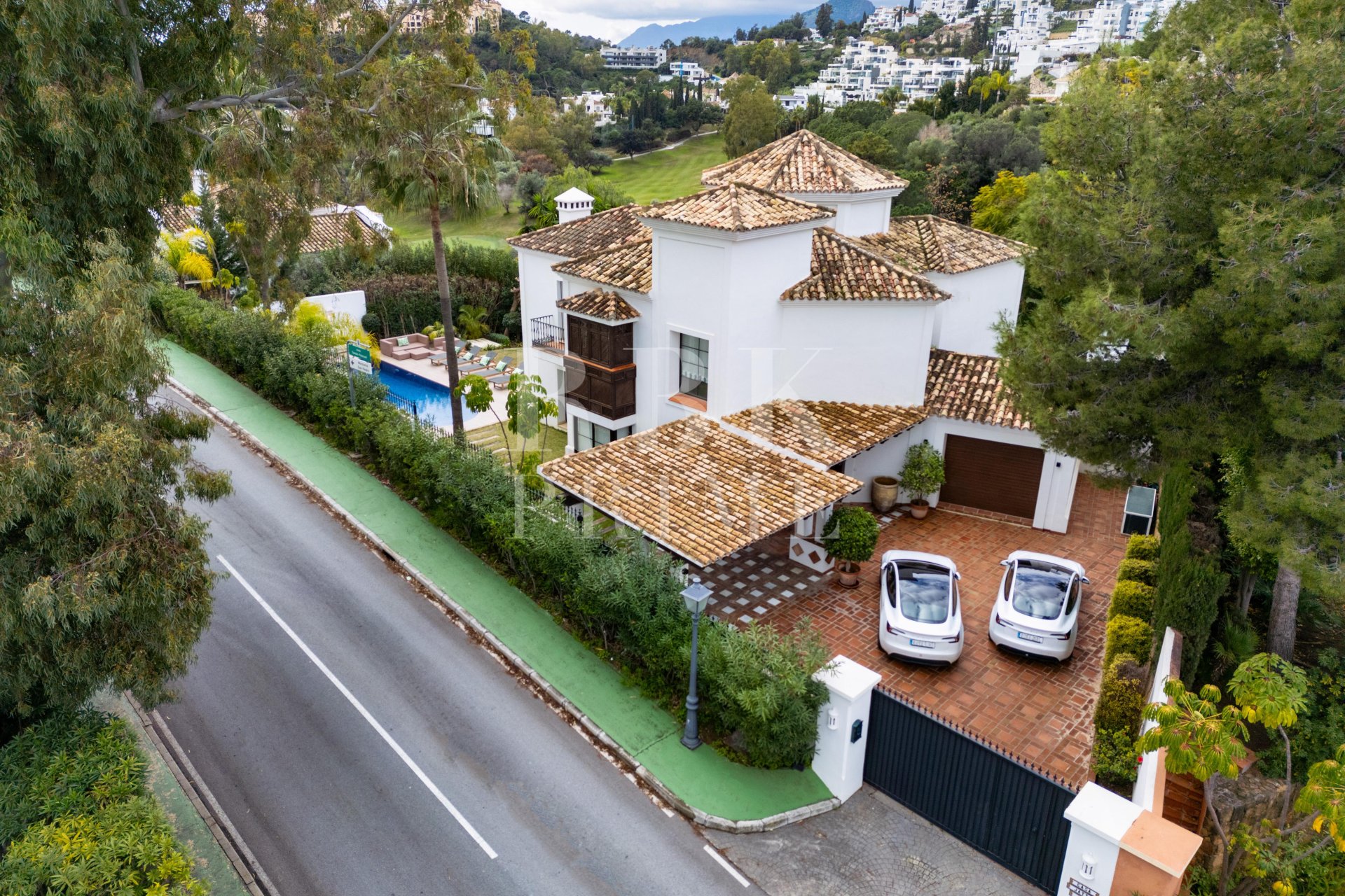 Resale - Villa -
Malaga - Benahavís