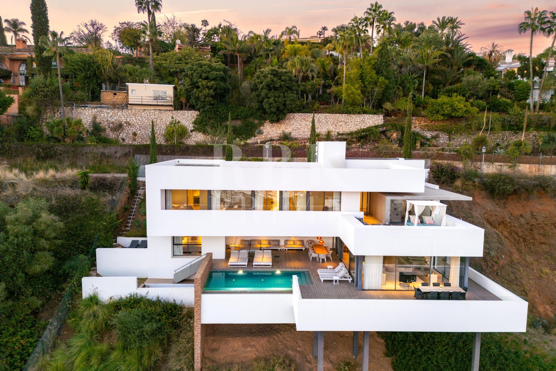 Resale - Villa -
Malaga - Benahavís