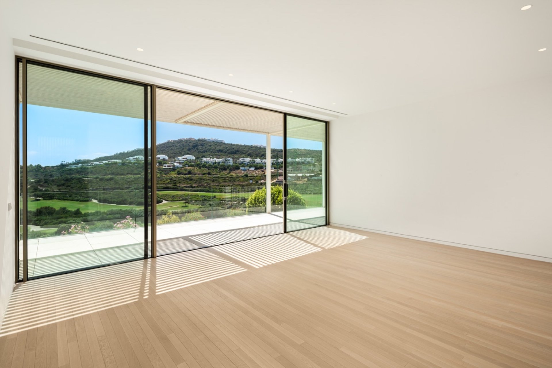 Resale - Villa -
Malaga - Casares