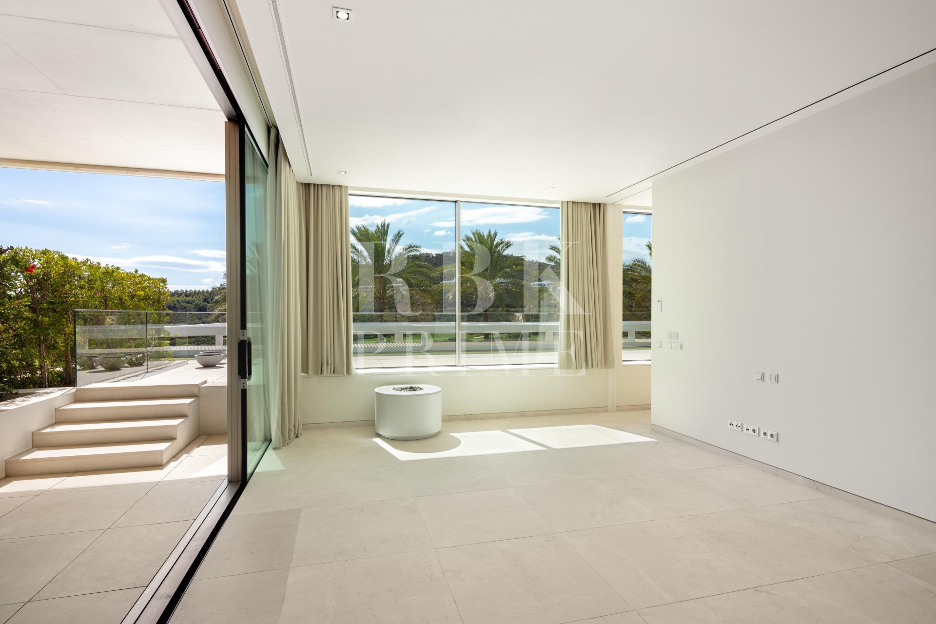 Resale - Villa -
Malaga - Casares