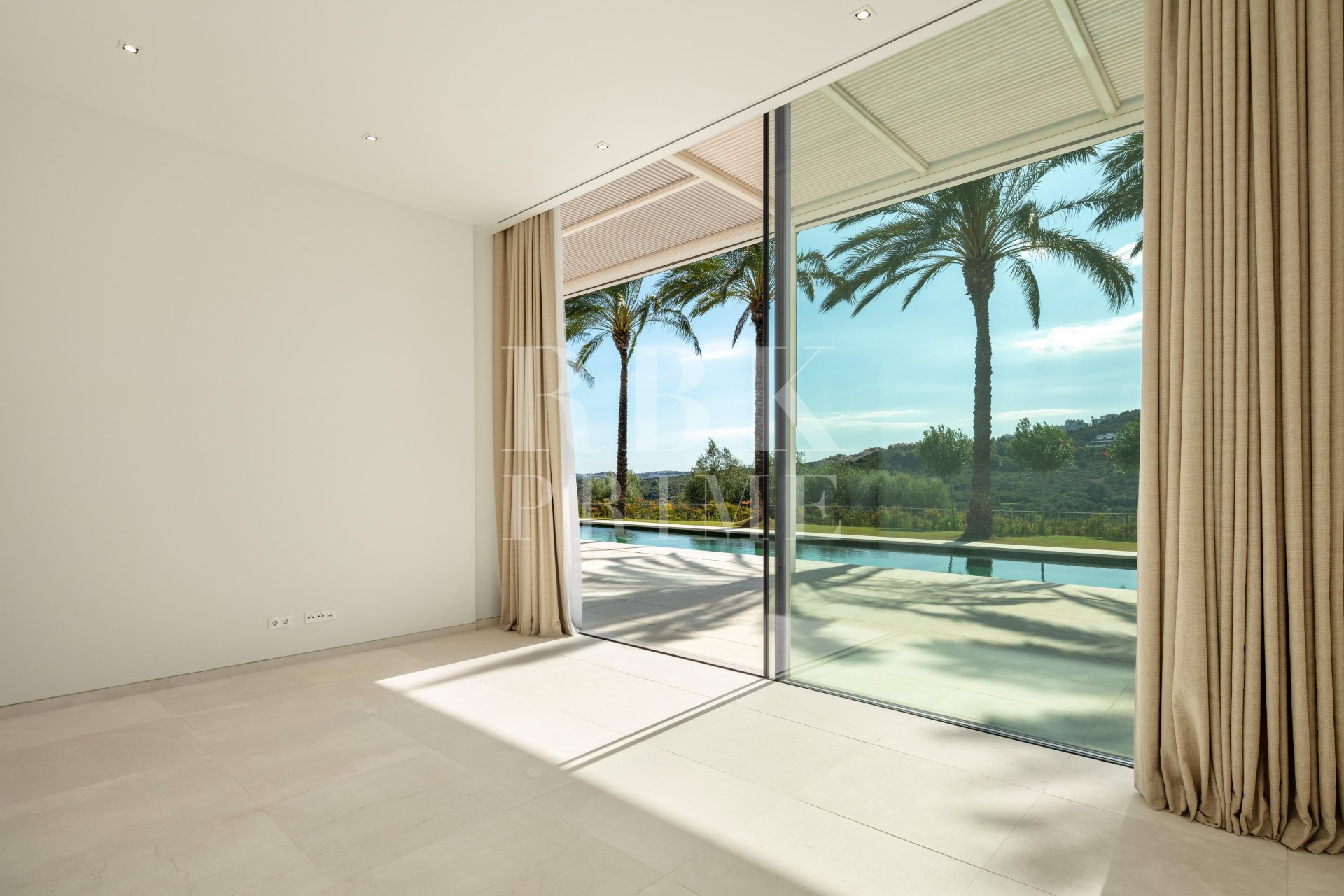 Resale - Villa -
Malaga - Casares