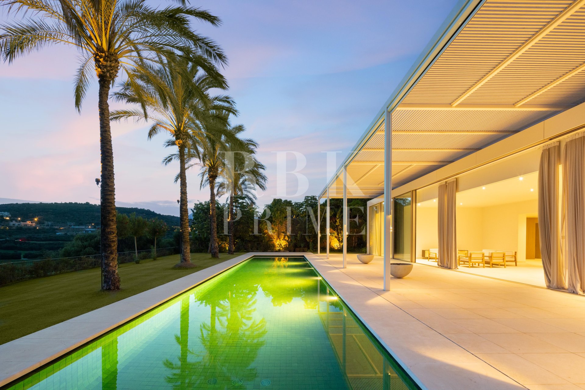 Resale - Villa -
Malaga - Casares