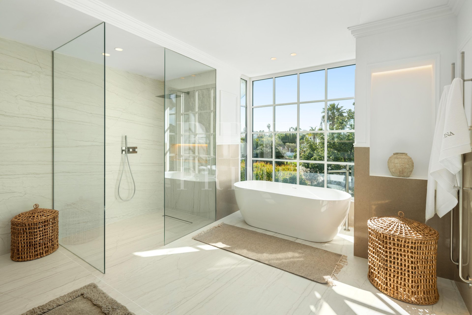 Resale - Villa -
Malaga - Málaga
