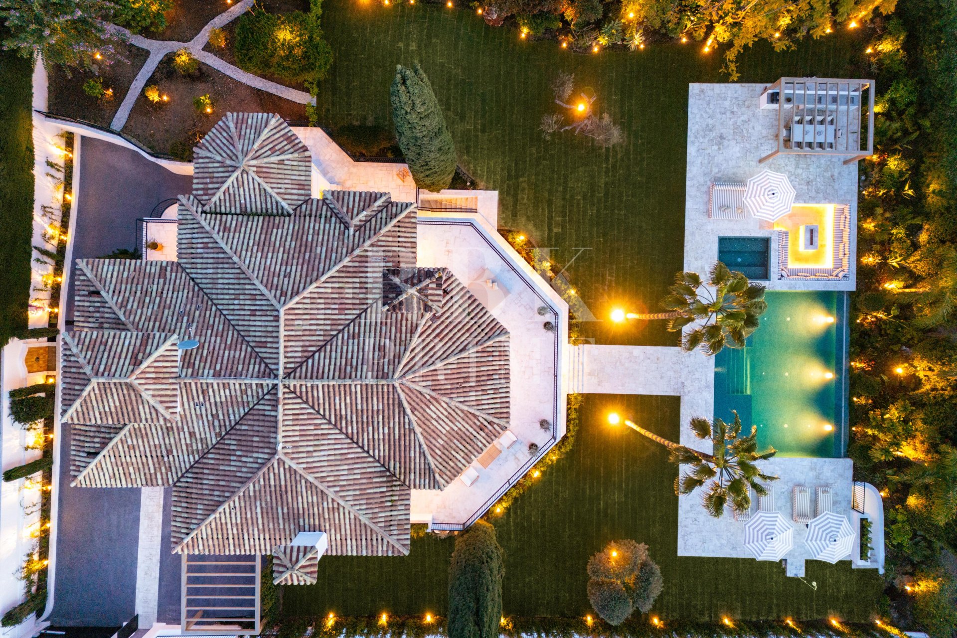 Resale - Villa -
Malaga - Málaga
