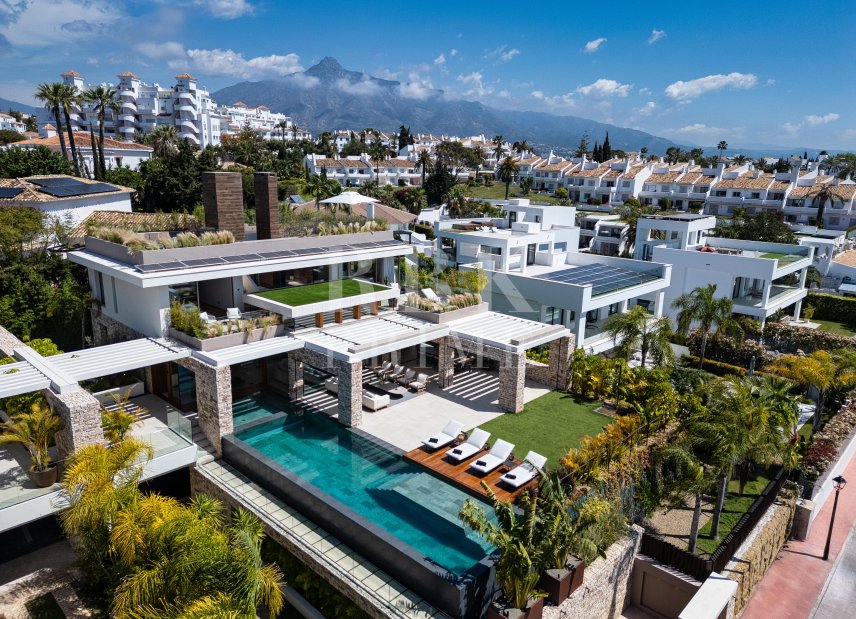 Resale - Villa -
Malaga - Nueva Andalucía