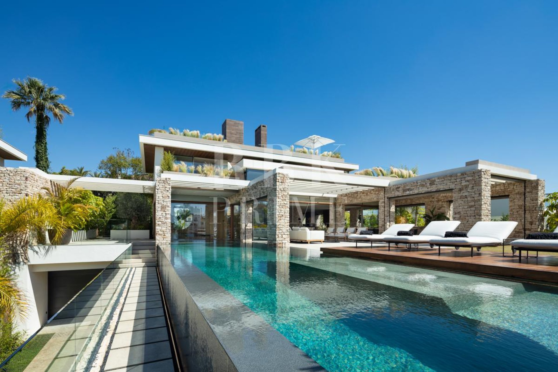 Resale - Villa -
Malaga - Nueva Andalucía