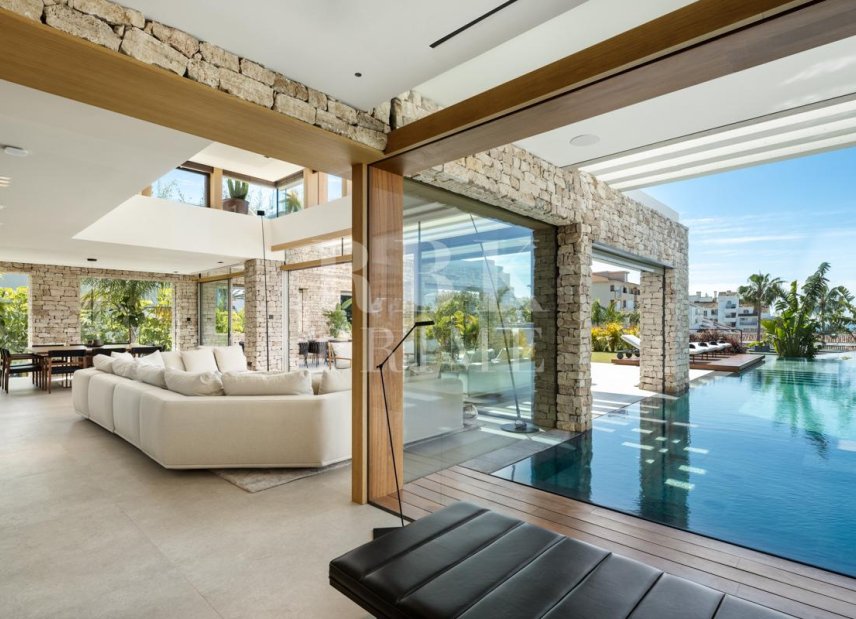 Resale - Villa -
Malaga - Nueva Andalucía