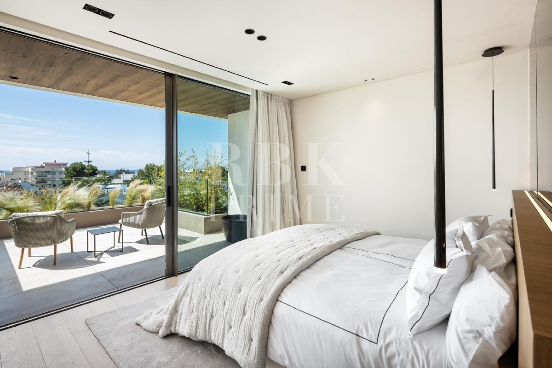 Resale - Villa -
Malaga - Nueva Andalucía
